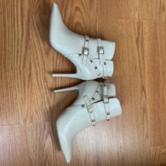 Point Booties - Picture 2 of 3